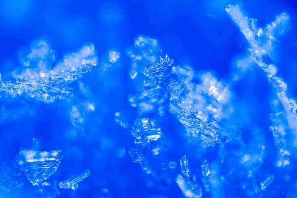 Hókristályok Közelsége Kék Napfénnyel Megvilágítva Téli Háttér Valódi Hópehely Makró — Stock Fotó