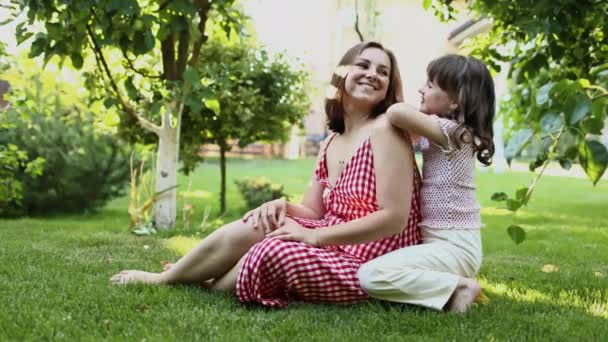 Día Familia Día Las Madres Hermosa Madre Joven Sonriente Adorable — Vídeo de stock