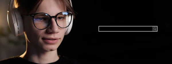 Βελτιστοποίηση Μηχανών Αναζήτησης Seo Τεχνολογία Αναζήτησης Στοιχείων Αρσενικό Πρόσωπο Γυαλιά — Φωτογραφία Αρχείου