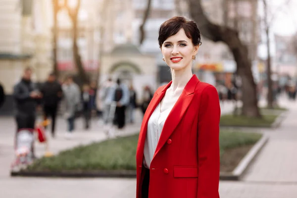 Beautiful Confident Young Woman City Smiling Businesswoman Red Blazer Red — Zdjęcie stockowe
