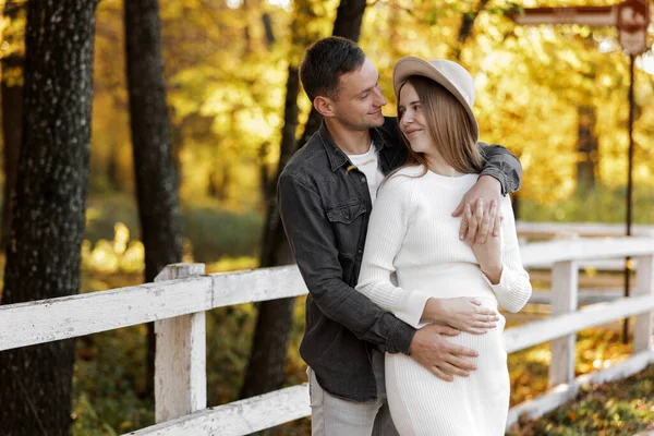 Happy Stylish Pregnant Woman Man Hugs Kiss Touches Belly Listen — Stock Photo, Image