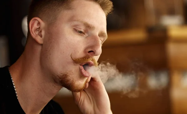 Handsome Young Man Beard Mustache Vaping Electronic Cigarette Hipster Guy — ストック写真