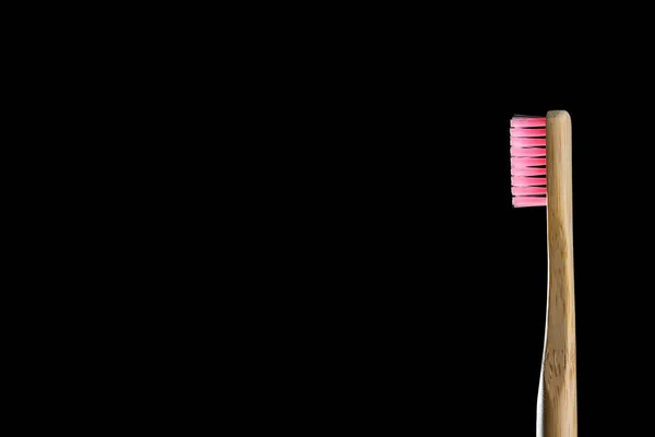 Концепция Экологически Чистого Продукта Зубные Щетки Бамбука Розовой Щетиной Изолированы — стоковое фото