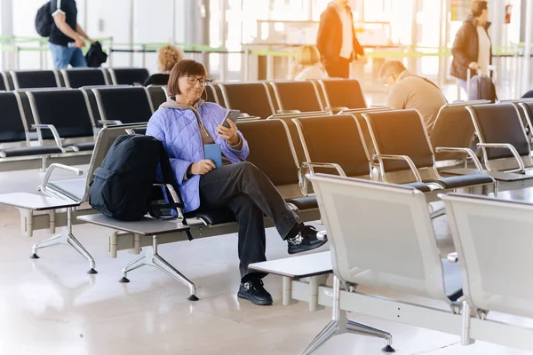Adult Traveler Woman Carry Baggage Backpack Passport Awaits Boarding Flight — Stock Photo, Image