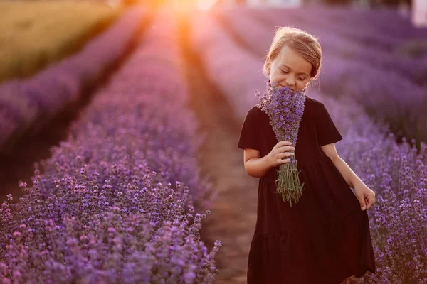 Portrait Cute Girl Bouquet Lavender Flowers Her Hands Child Walking — Stockfoto