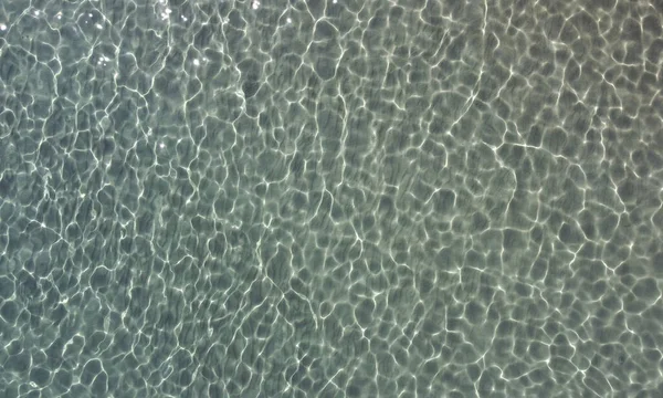 Ovanifrån Transparent Vatten Hav Med Sten Och Småsten Botten Solen — Stockfoto