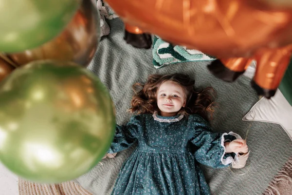 Çocuk Doğum Günü Kutlaması Yıllık Mutlu Küçük Bir Kızın Iyi — Stok fotoğraf