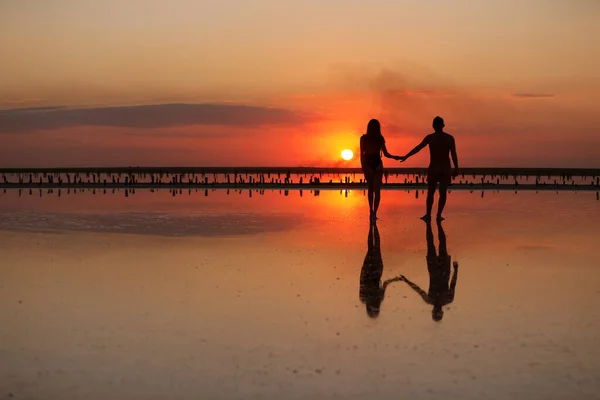 stock image Valentines day. Heterosexual couple in love, silhouette of romantic young man and woman holding hands enjoying sea sunset on beach during travel holidays vacation, getaway, honeymoon, dating