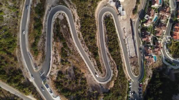 Serpentine Mountain Road Luftaufnahme Einer Kurvigen Asphaltstraße Mit Vielen Fahrenden — Stockvideo