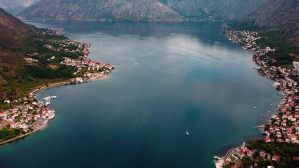 Drone Lotnicze Wysoki Widok Zatokę Kotor Boka Kotorska Nadmorskie Miasto — Wideo stockowe