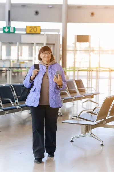 Middle Aged Woman Eyeglasses Hand Luggage Backpack Waiting Boarding Gate — Stock Photo, Image