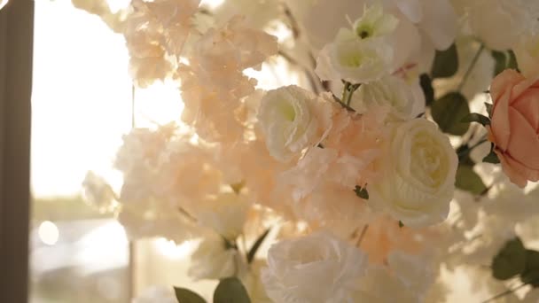 Close Arranjo Floral Luxo Cores Pastel Rosa Rosas Brancas Flores — Vídeo de Stock