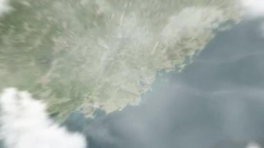 Dünya, Çin 'in Jieyang kentindeki Halk Hükümeti' ne uzaydan yaklaşıyor. Arkasından bulutlar ve atmosferden uzaya zum geliyor. Uydu görüntüsü. Seyahat girişi