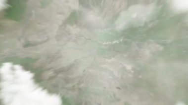 Dünya, Çin Halk Hükümeti 'nde uzaydan Luoyang' a yakınlaşır. Arkasından bulutlar ve atmosferden uzaya zum geliyor. Uydu görüntüsü. Seyahat girişi