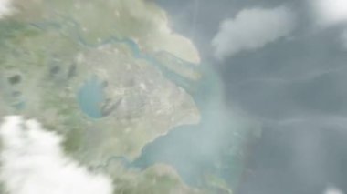 Dünya uzaydan Şangay 'a, Şangay Müzesi' ndeki Çin 'e yakınlaşacak. Arkasından bulutlar ve atmosferden uzaya zum geliyor. Uydu görüntüsü. Seyahat girişi