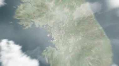 Dünya Seul İstasyonu 'ndaki Seul, Güney Kore' ye uzaydan yaklaşıyor. Arkasından bulutlar ve atmosferden uzaya zum geliyor. Uydu görüntüsü. Seyahat girişi