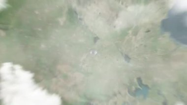 Dünya, Yunlong Park 'taki Tongshan, Çin' e uzaydan yaklaşıyor. Arkasından bulutlar ve atmosferden uzaya zum geliyor. Uydu görüntüsü. Seyahat girişi