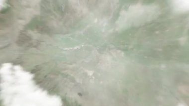 Dünya uzaydan Zhengzhou, Çin 'e yakınlaşır. Arkasından bulutlar ve atmosferden uzaya zum geliyor. Uydu görüntüsü. Seyahat girişi
