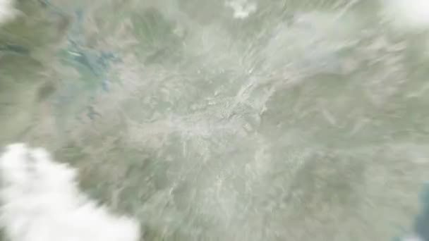 在中国的市民公园里 地球从太空放大到了山歌 然后通过云层和大气变焦进入太空 卫星视图 旅行介绍 — 图库视频影像