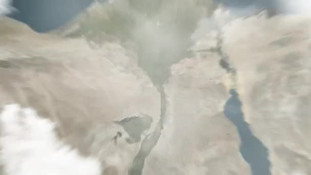 地球在吉萨金字塔中从太空放大到开罗 然后通过云层和大气变焦进入太空 卫星视图 旅行介绍 — 图库视频影像