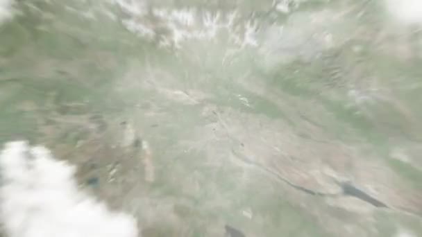 宇宙から自由広場のジョージア州トビリシまで地球がズームします 雲と大気を通して宇宙にズームアウトする サテライトビュー トラベルイントロ — ストック動画