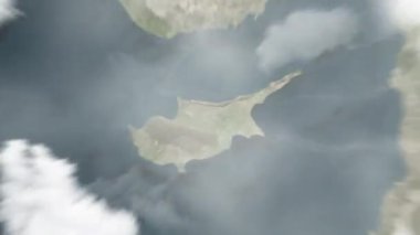 Dünya uzaydan Lefkoşe 'ye, Kıbrıs Rum Kesimi Eleftheria Meydanı' na yakınlaşır. Arkasından bulutlar ve atmosferden uzaya zum geliyor. Uydu görüntüsü. Seyahat girişi