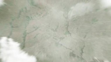 Dünya, Derzhprom 'daki Kharkiv, Ukrayna' ya uzaydan yakınlaşır. Arkasından bulutlar ve atmosferden uzaya zum geliyor. Uydu görüntüsü. Seyahat girişi