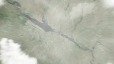 Dünya, uzaydan Kremenchuk, Ukrayna 'ya, Independence Meydanı' na yakınlaşır. Arkasından bulutlar ve atmosferden uzaya zum geliyor. Uydu görüntüsü. Seyahat girişi