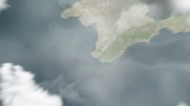 Dünya uzaydan Sivastopol 'a, Sivastopol Kuşatması' ndaki Ukrayna 'ya yakınlaşacak. Arkasından bulutlar ve atmosferden uzaya zum geliyor. Uydu görüntüsü. Seyahat girişi