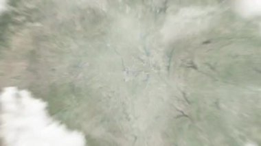 Dünya, Sundance Meydanı 'nda uzaydan Fort Worth' a yakınlaşır. Arkasından bulutlar ve atmosferden uzaya zum geliyor. Uydu görüntüsü. Seyahat girişi