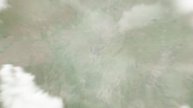 Dünya uzaydan Indianapolis 'e yakınlaşır, ABD' nin Askerler ve Denizciler Anıtı. Arkasından bulutlar ve atmosferden uzaya zum geliyor. Uydu görüntüsü. Seyahat girişi