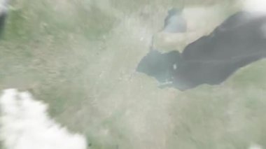 Dünya uzaydan Toledo, ABD 'ye yakınlaşacak. Arkasından bulutlar ve atmosferden uzaya zum geliyor. Uydu görüntüsü. Seyahat girişi