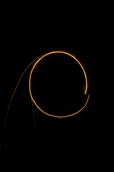摘要背景 明亮的涡旋 优雅的发光圈 抛掷粒子 太空隧道光滑的水母 色彩斑斓的椭圆Glint领域 — 图库照片