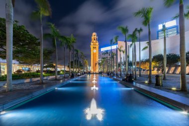 Hong Kong 'un Tsim Sha Tsui bölgesindeki tarihi saat kulesi.