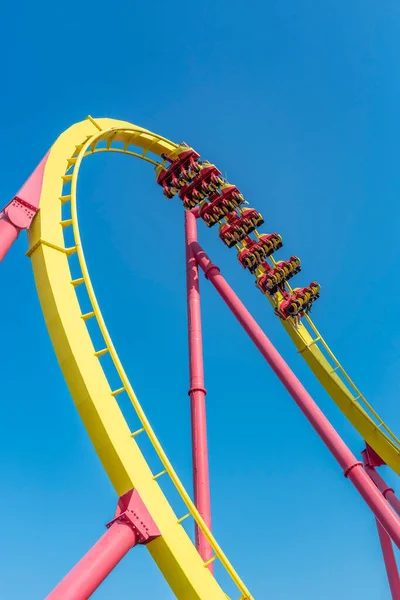 Roller Coaster Tour Dans Parc Thème — Photo