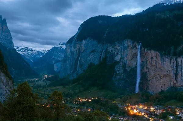 Idylická Krajina Údolí Lauterbrunnen Soumraku Bernských Alpách Švýcarsko — Stock fotografie