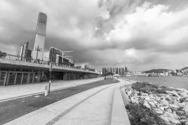 Hong Kong şehrinin sahil şeridi ve ufuk çizgisi