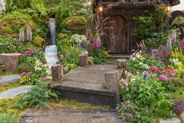 Landscaped Backyard Old House Flower Garden — Stock Photo, Image