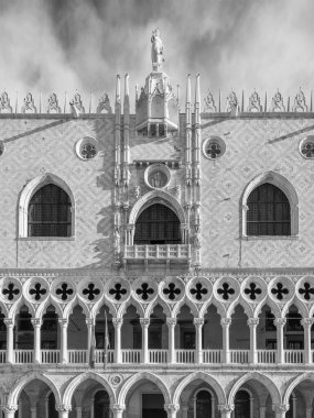 Mimari detay - Venedik'teki St Mark Meydanı'ndaki Doge sarayı (Palazzo Ducale), İtalya