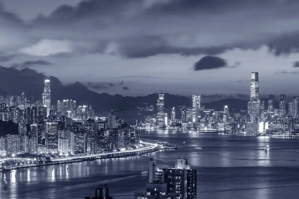 香港のビクトリア港夕暮れ時 — ストック写真
