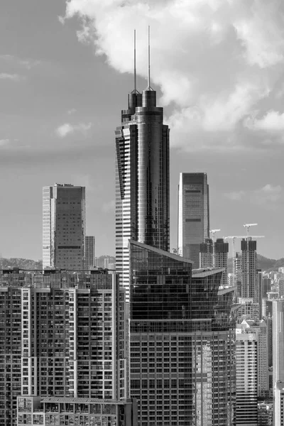 Shenzhen şehrinin şehir merkezindeki Skyline, Çin. Hong Kong sınırından görüldü.