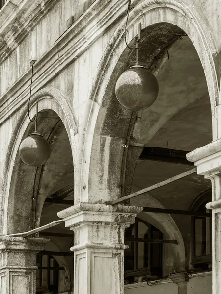 Λεπτομέρεια Ιστορικού Κτιρίου Στην Πλατεία Του Αγίου Μάρκου Στη Βενετία — Φωτογραφία Αρχείου