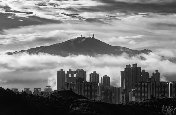 Mar Nubes Con Montaña Emblemática Natural Tai Shan Hong Kong —  Fotos de Stock