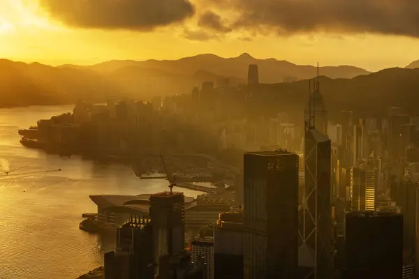 香港市区上空的日出 — 图库照片