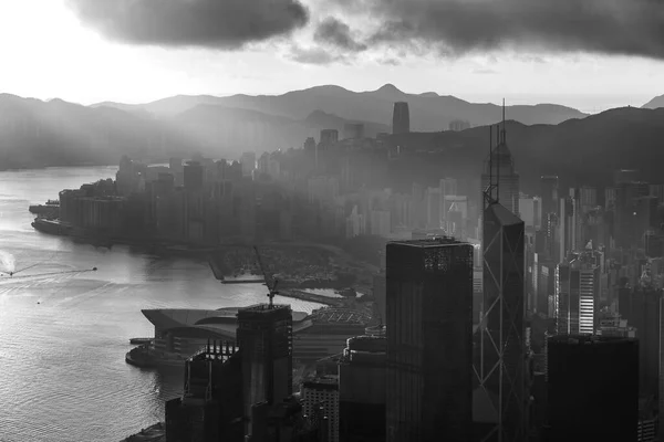 香港市区上空的日出 — 图库照片
