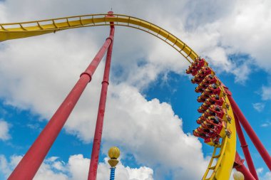 Lunaparkta hız treni gezisi
