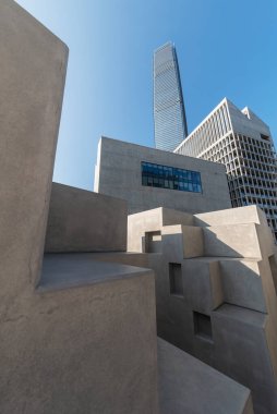 Hong Kongh şehrinin şehir merkezindeki gökdelen. Modern mimari soyut gerileme