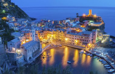 Vernazza 'nın Idyllic manzarası, Cinque Terre, İtalya