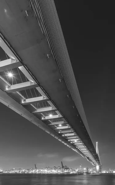 Geceleyin Hong Kong Şehrindeki Asma Köprü Kargo Limanı — Stok fotoğraf