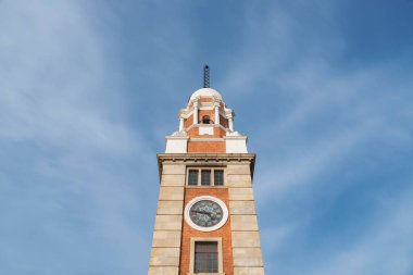 Hong Kong şehrinin tarihi saat kulesi.